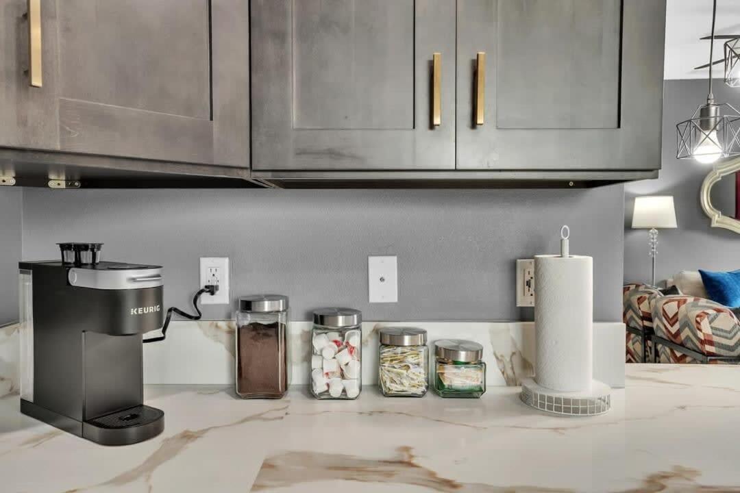 Professionals-restaurants-fastwifi-a C-desk- Pets Apartment