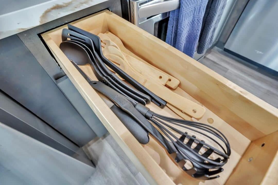 Apartment Professionals-restaurants-fastwifi-a C-desk- Pets San Diego