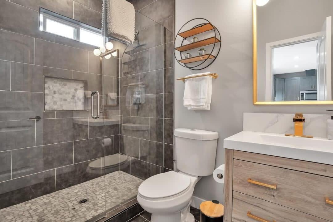 Professionals-restaurants-fastwifi-a C-desk- Pets * San Diego