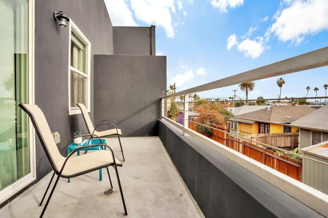Professionals-restaurants-fastwifi-a C-desk- Pets Apartment San Diego