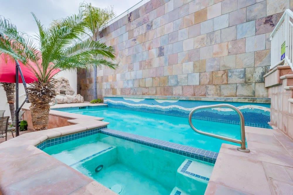 Ocean & Bay Views Pool & Hot Tub Rooftop Patio Holiday home *