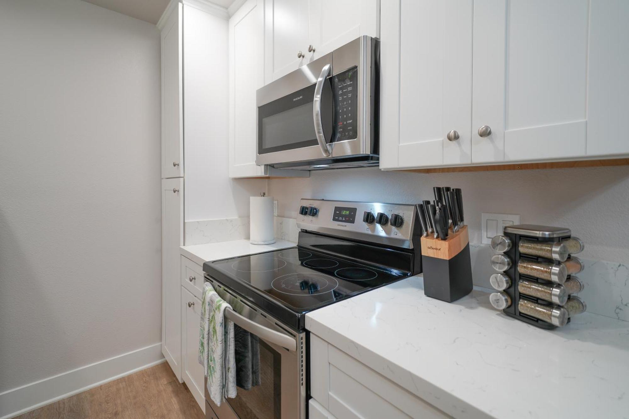 Apartment Relaxing Less Than 3 Mi To La Jolla Shores!