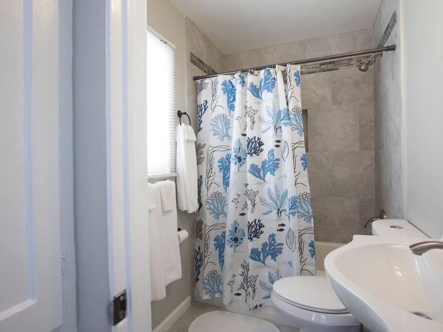 Holiday home Ocean Front, Steps Mission Beach, Bay, Remodeled, Mission Jamaica Flat