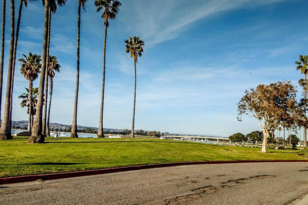 Ocean Front, Steps Mission Beach, Bay, Remodeled, Mission Jamaica Flat Holiday home