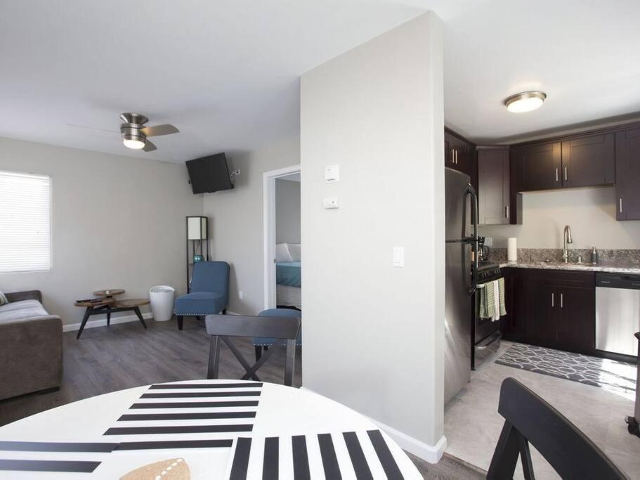 Ocean Front, Steps Mission Beach, Bay, Remodeled, Mission Jamaica Flat Holiday home *