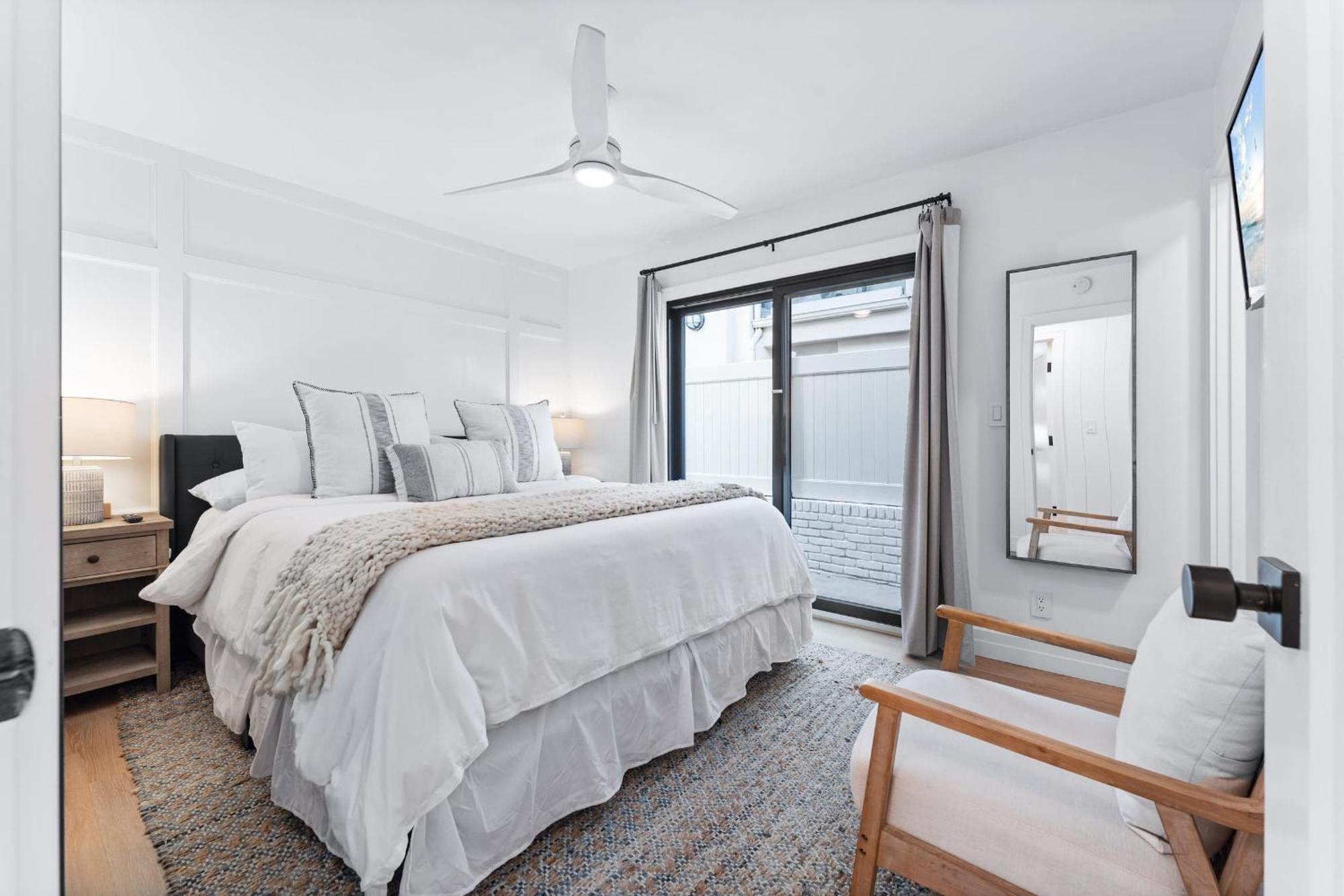 Entire Ground Beachfront Luxury Unit With Patio *