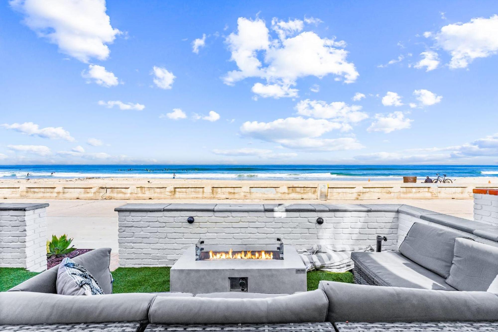 Holiday home Entire Ground Beachfront Luxury Unit With Patio