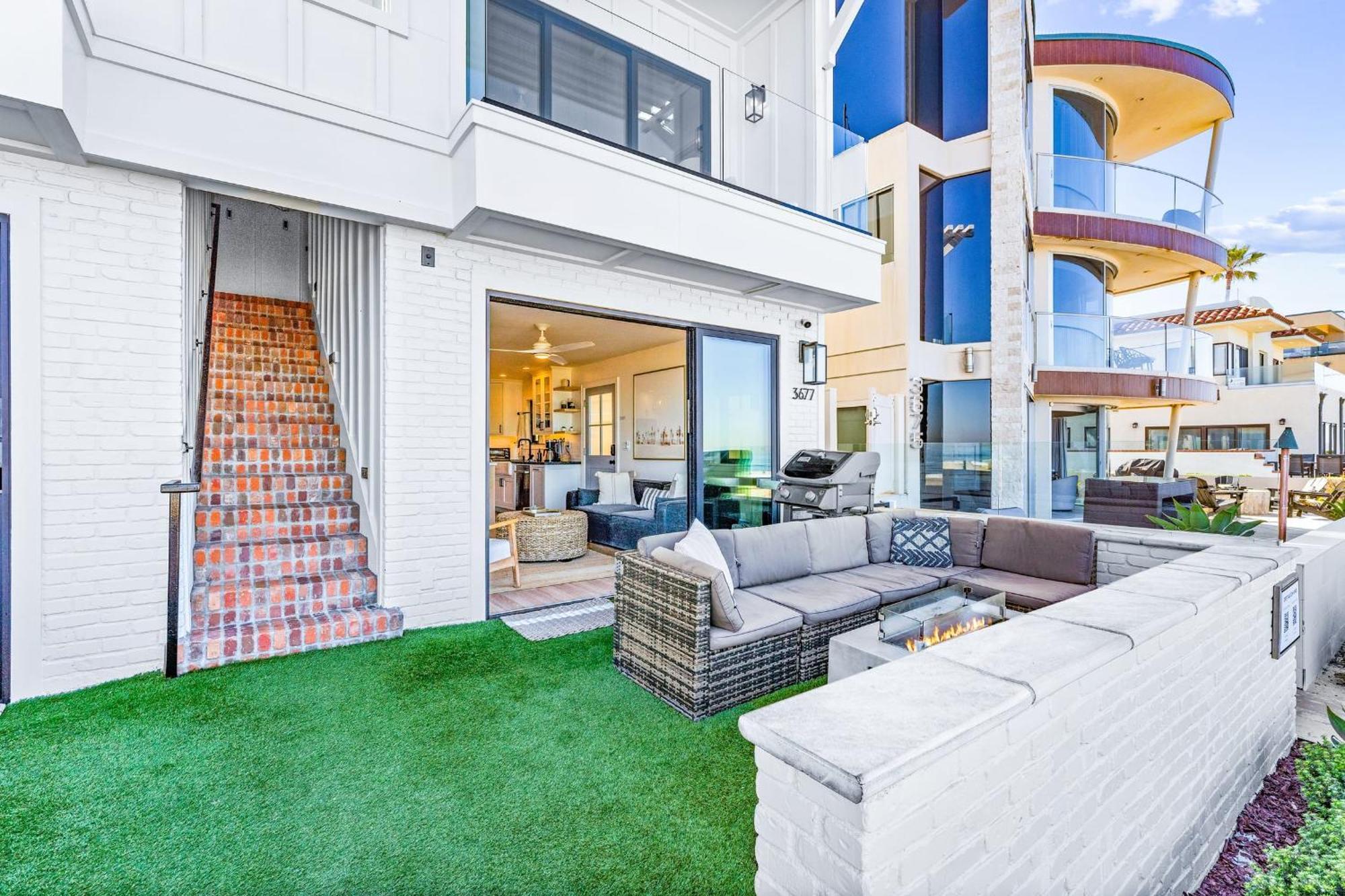 Entire Ground Beachfront Luxury Unit With Patio San Diego