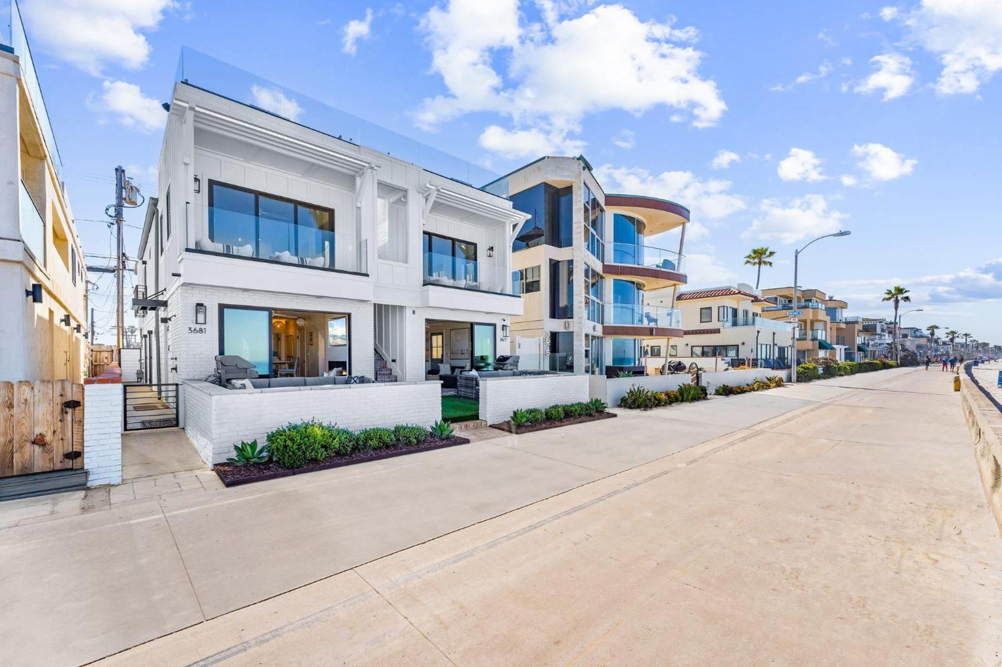 Entire Ground Beachfront Luxury Unit With Patio Holiday home *
