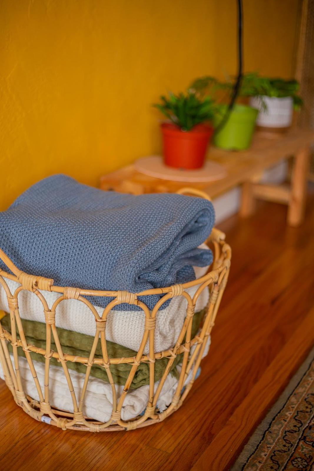 Сasa de vacaciones Cozy With Downtown View
