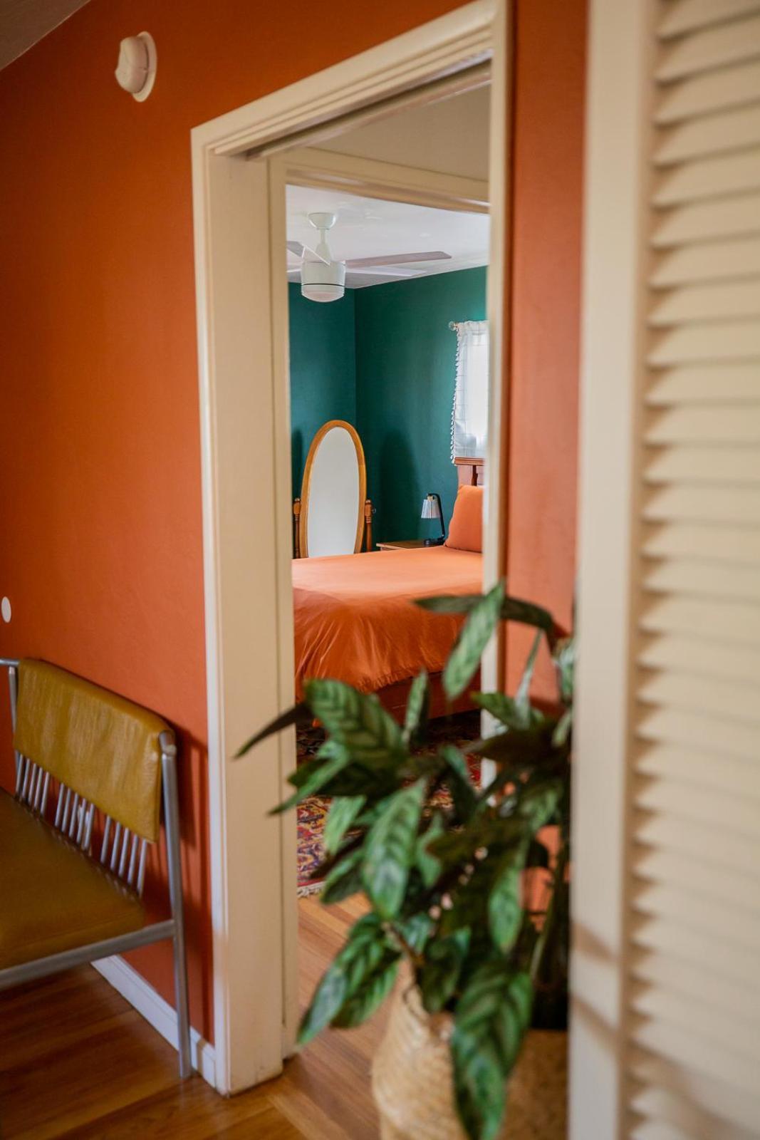 Сasa de vacaciones Cozy With Downtown View *