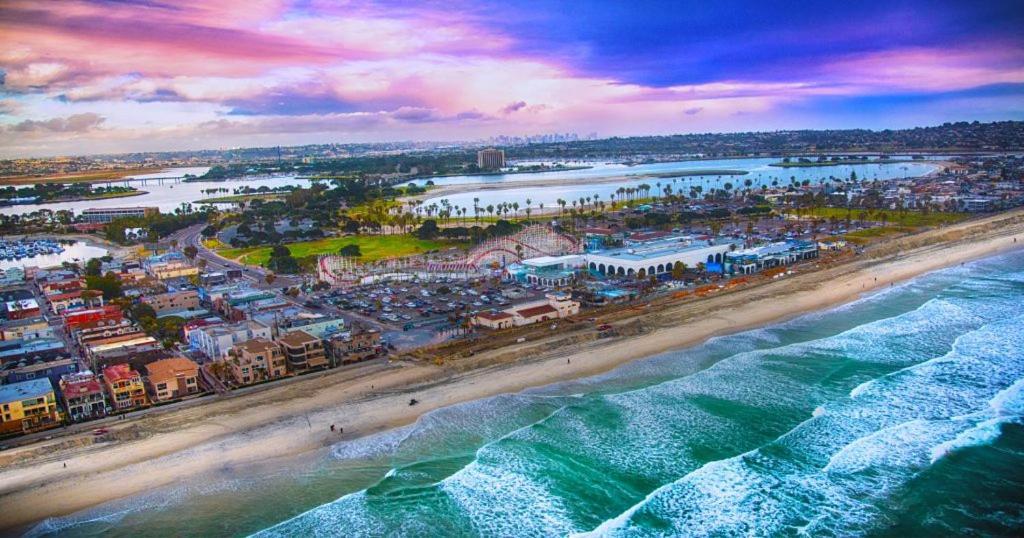 Ocean Front, Steps Mission Beach, Bay, Remodeled, Mission Jamaica Flat Holiday home