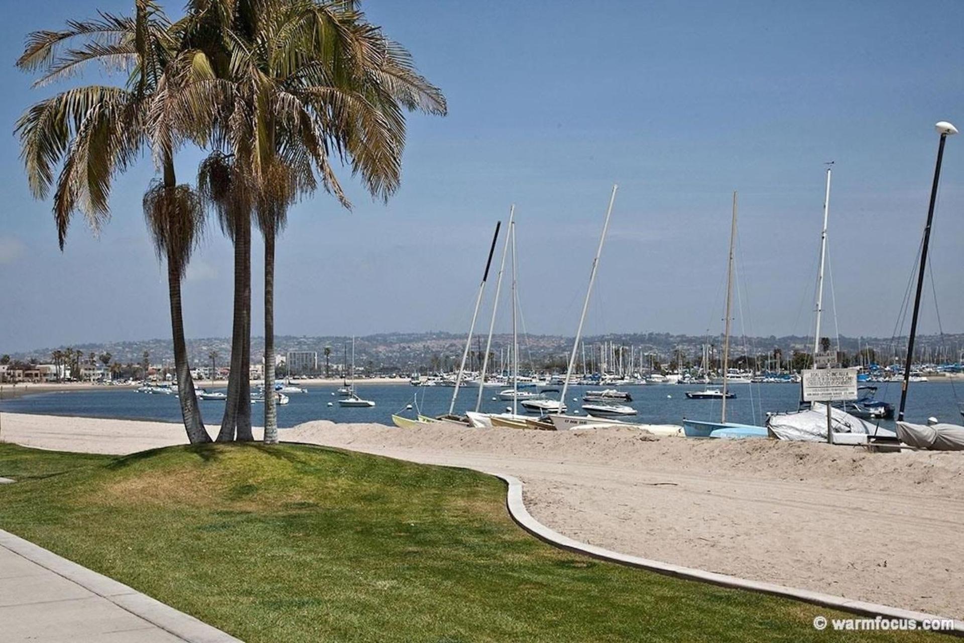 Holiday home Ocean Front, Steps Mission Beach, Bay, Remodeled, Mission Jamaica Flat *