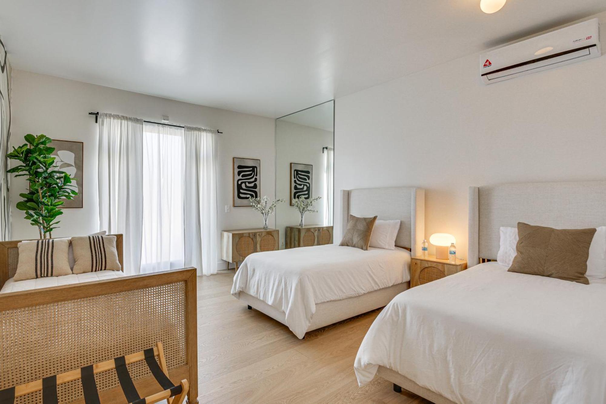 Bright Retreat With Patio In Little Italy! *