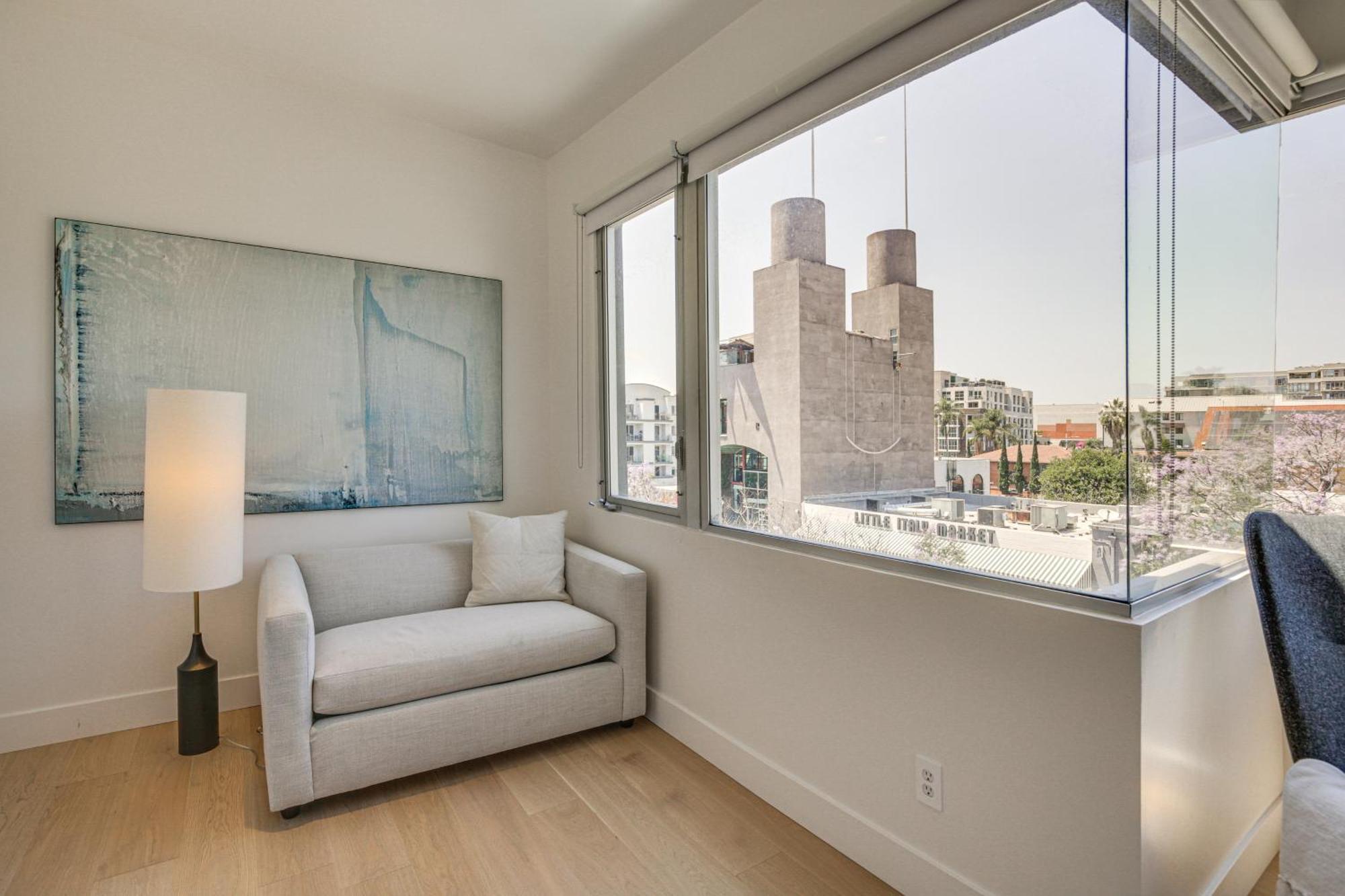 Bright Retreat With Patio In Little Italy! San Diego