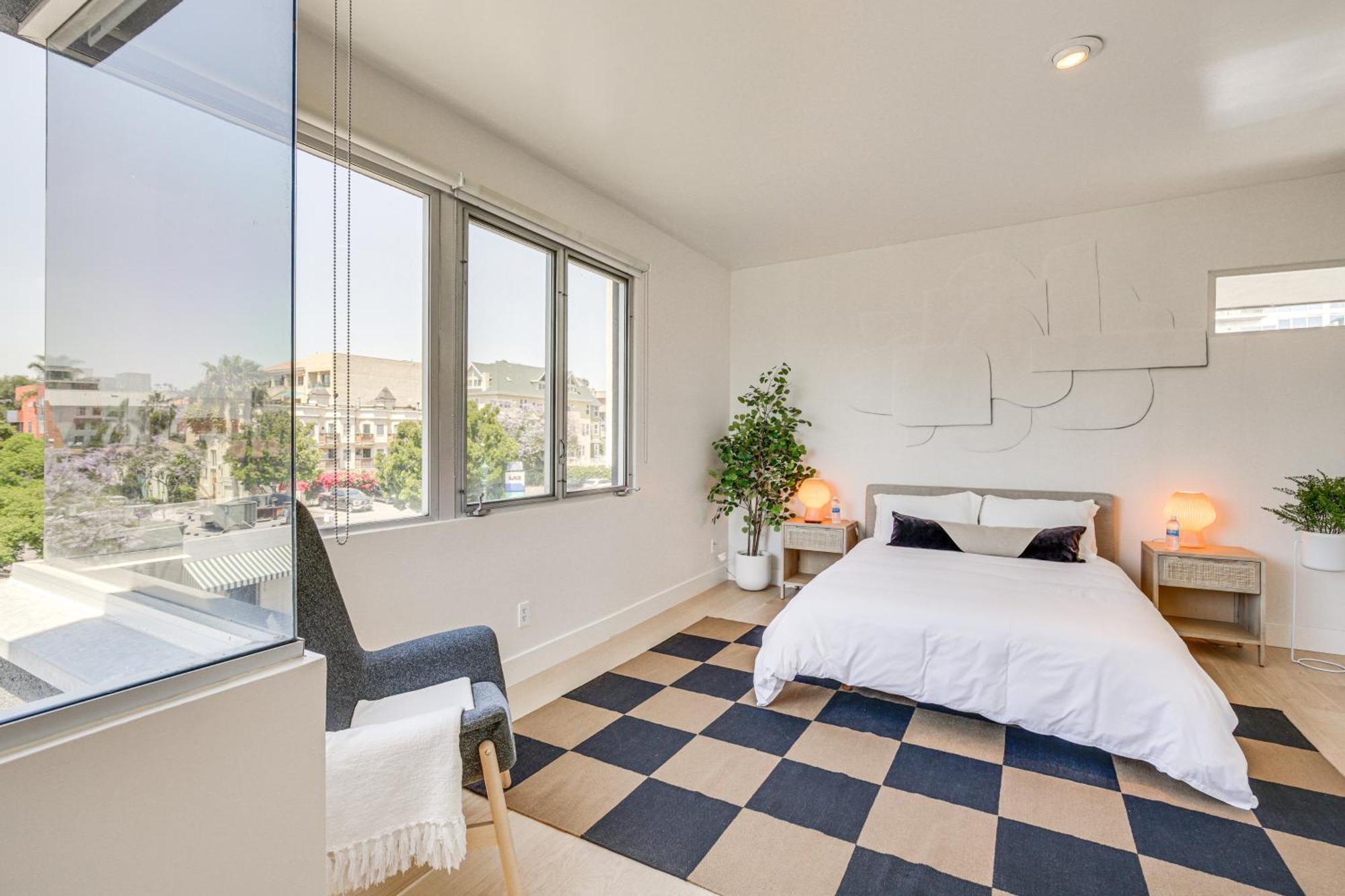 Bright Retreat With Patio In Little Italy! Holiday home