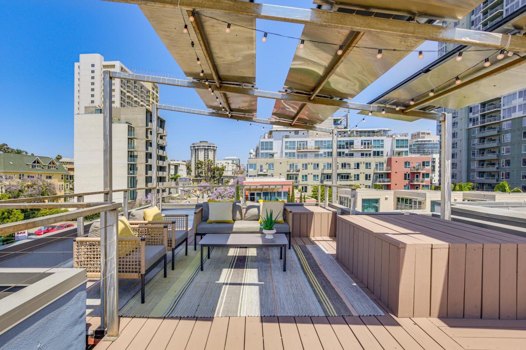 Holiday home Bright Retreat With Patio In Little Italy! *