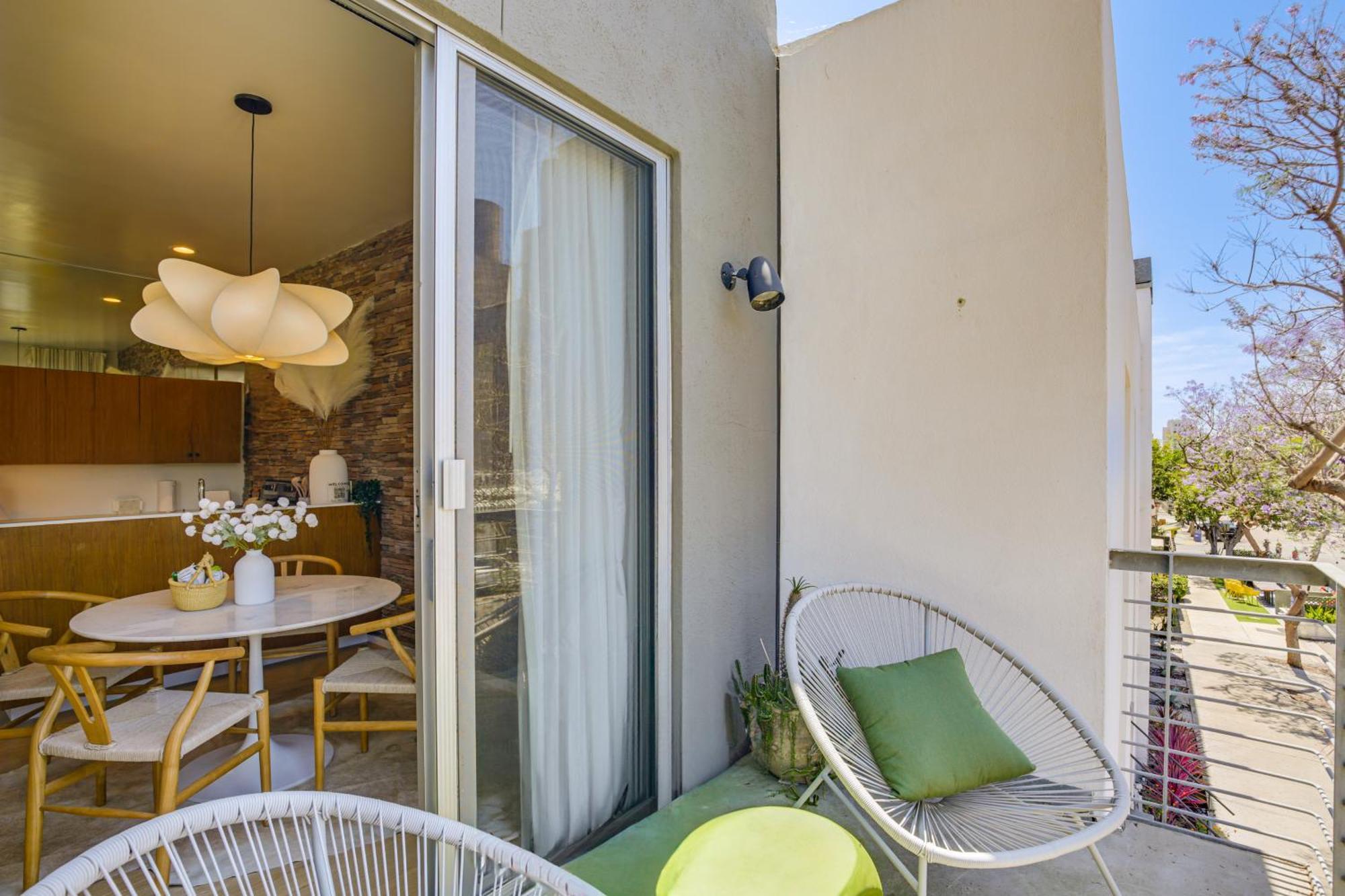 Bright Retreat With Patio In Little Italy! San Diego