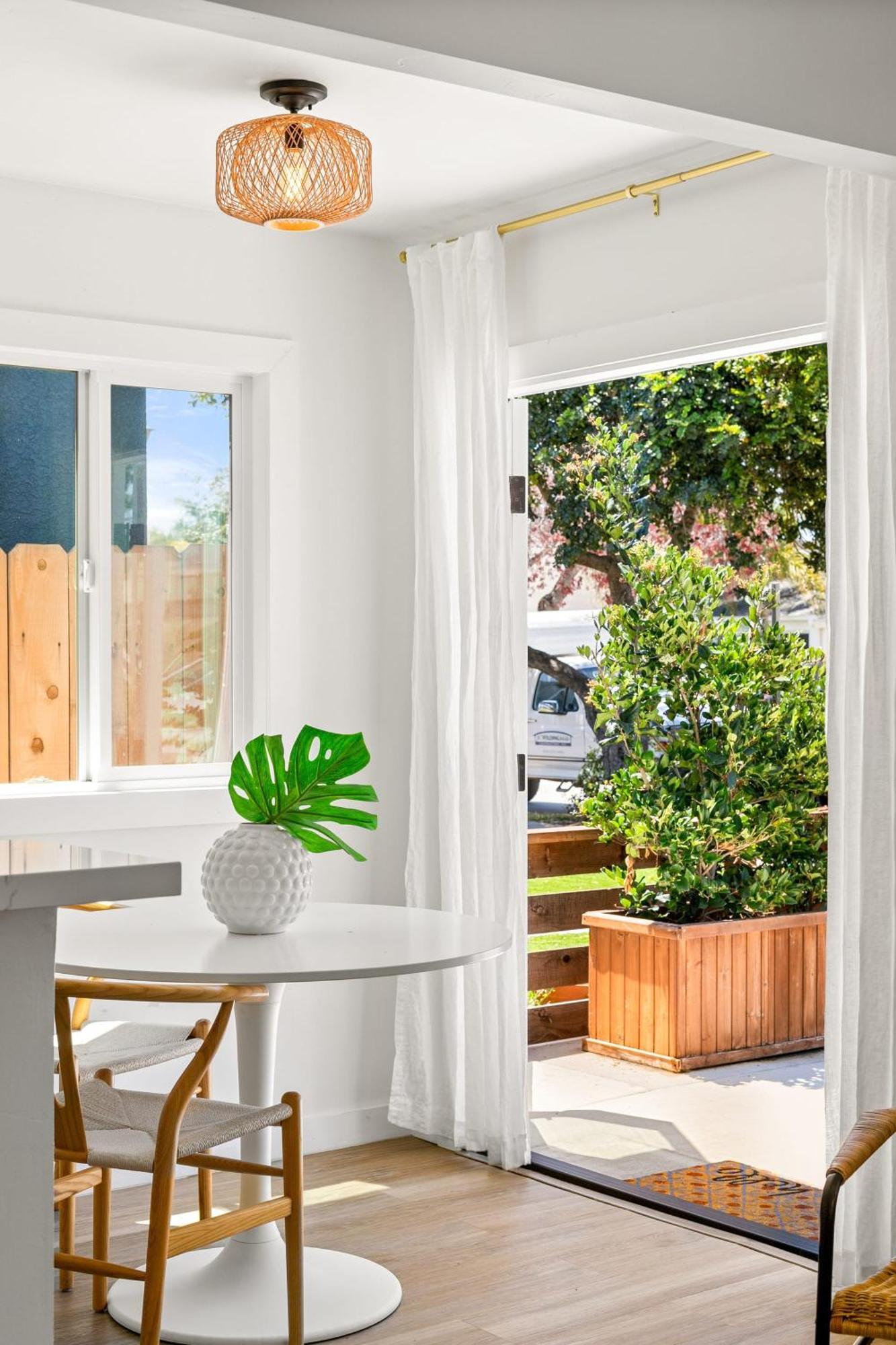 Modern And Cozy In Pb With Patio And Firepit Holiday home