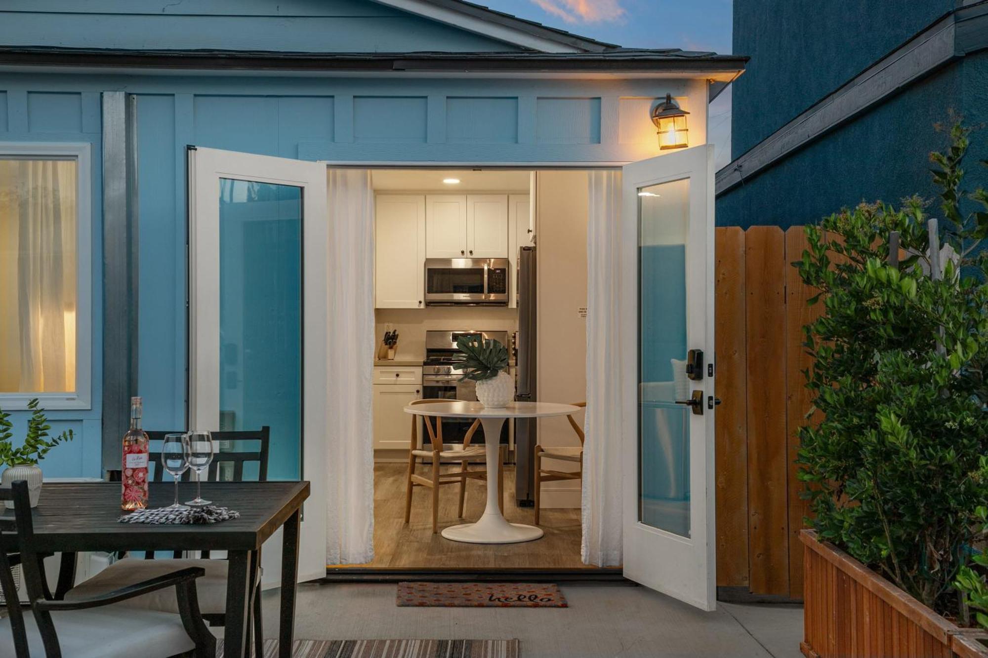 Modern And Cozy In Pb With Patio And Firepit Holiday home