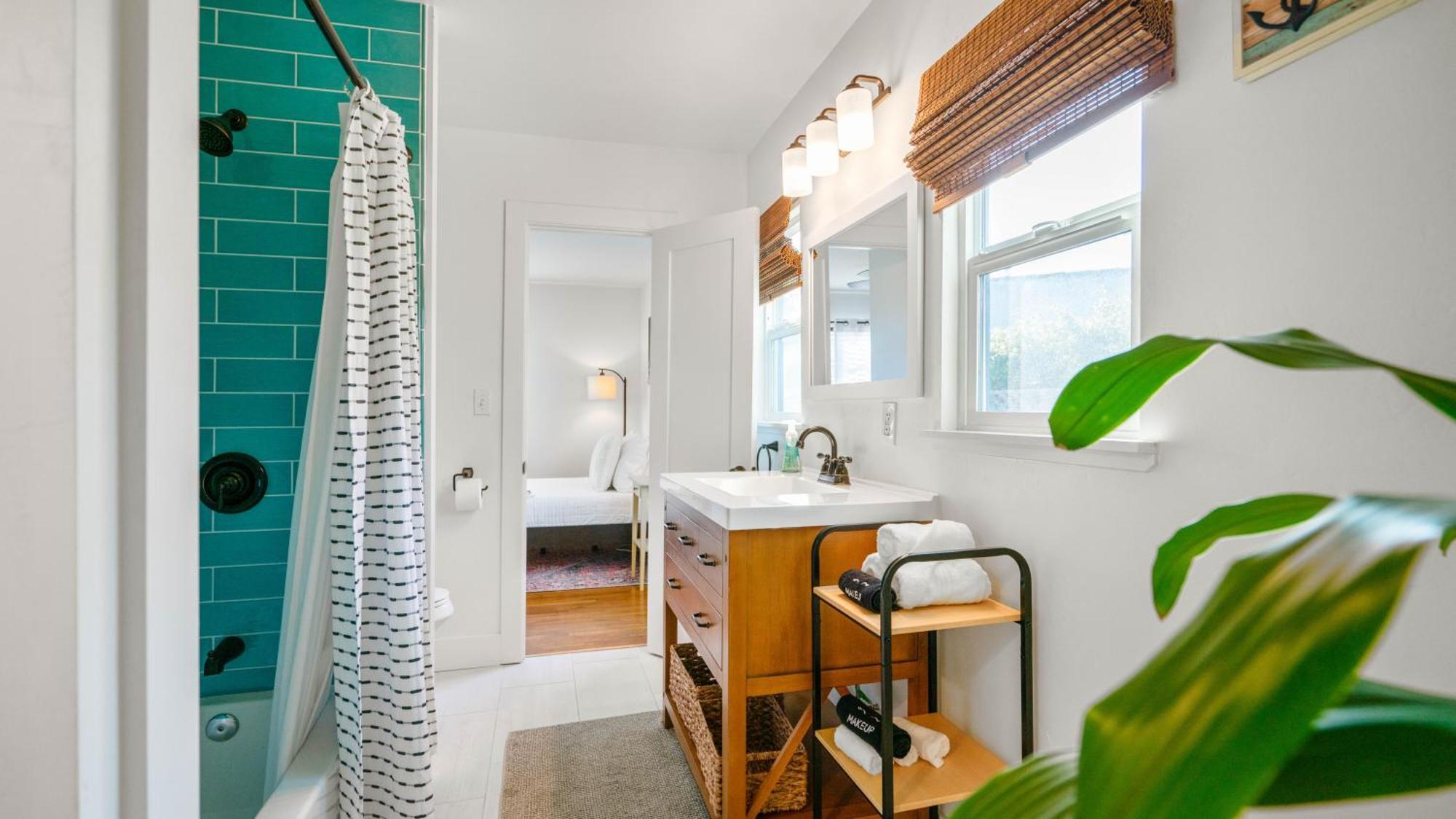 Chic Kensington - Hot Tub & Canyon Views *