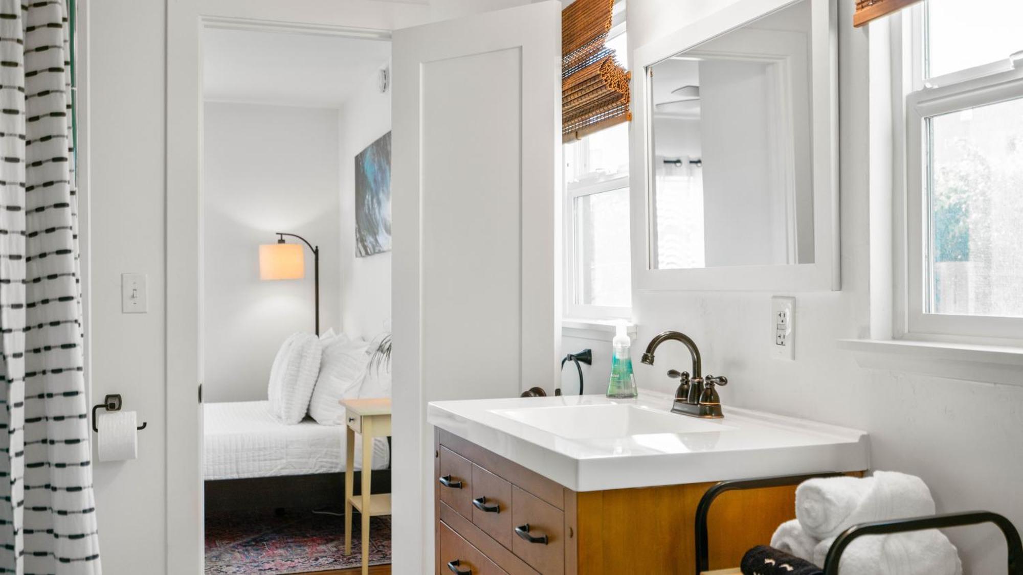 Chic Kensington - Hot Tub & Canyon Views Holiday home