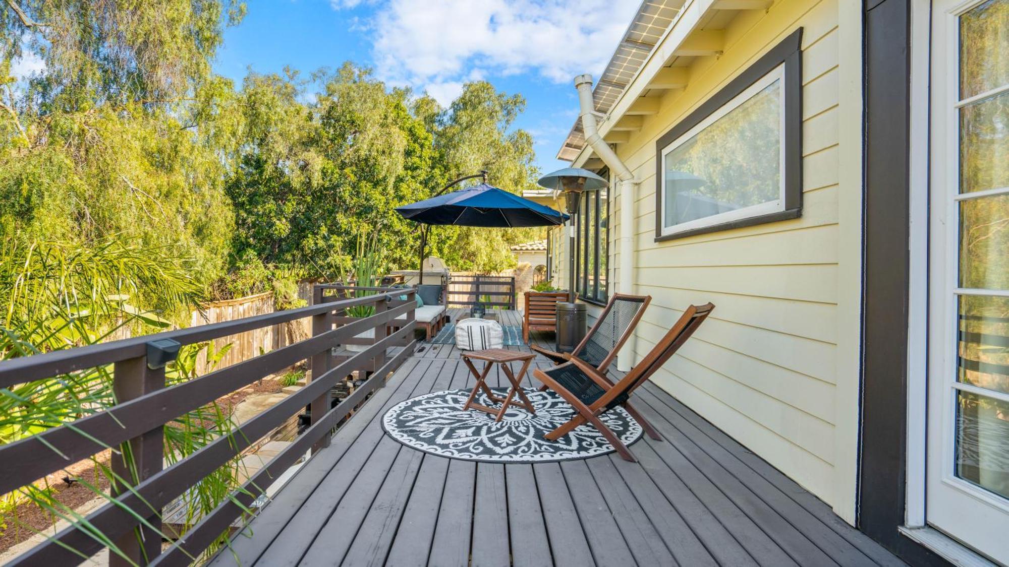 Chic Kensington - Hot Tub & Canyon Views Holiday home *