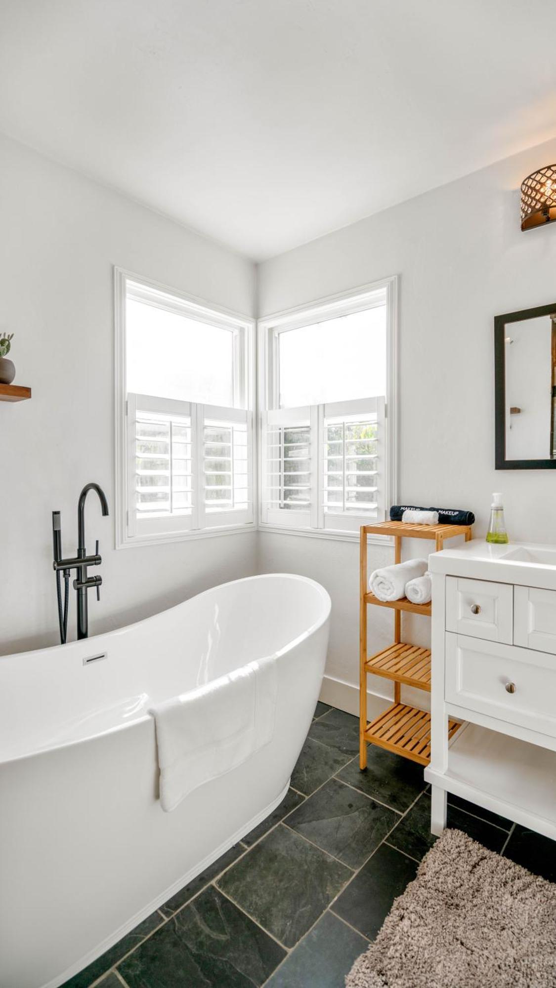 Chic Kensington - Hot Tub & Canyon Views * San Diego