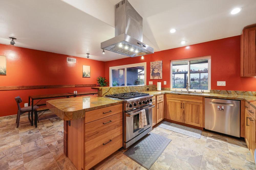 Canyon Breeze - Private With Hot Tub & Views Holiday park