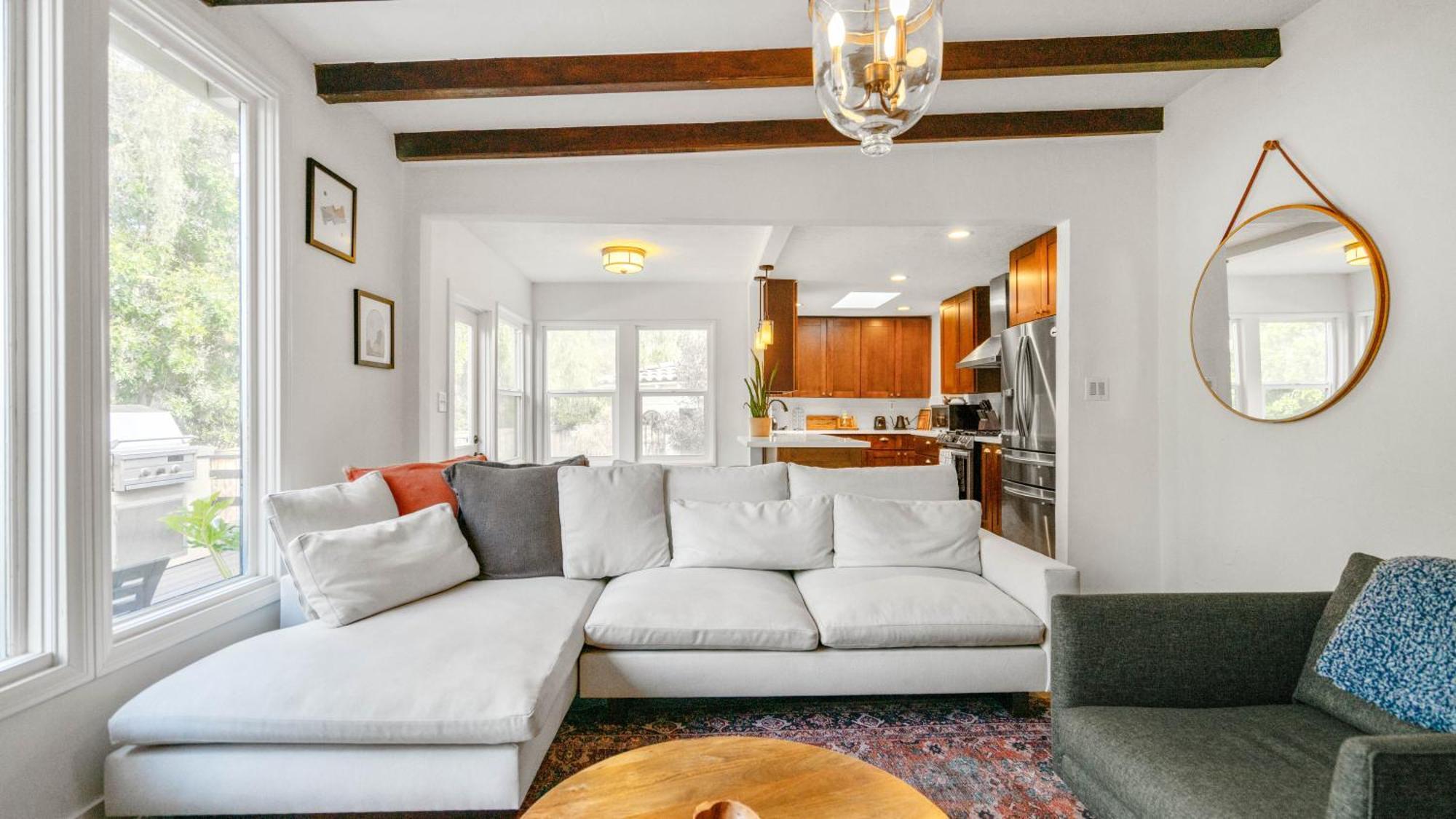 Holiday home Chic Kensington - Hot Tub & Canyon Views *