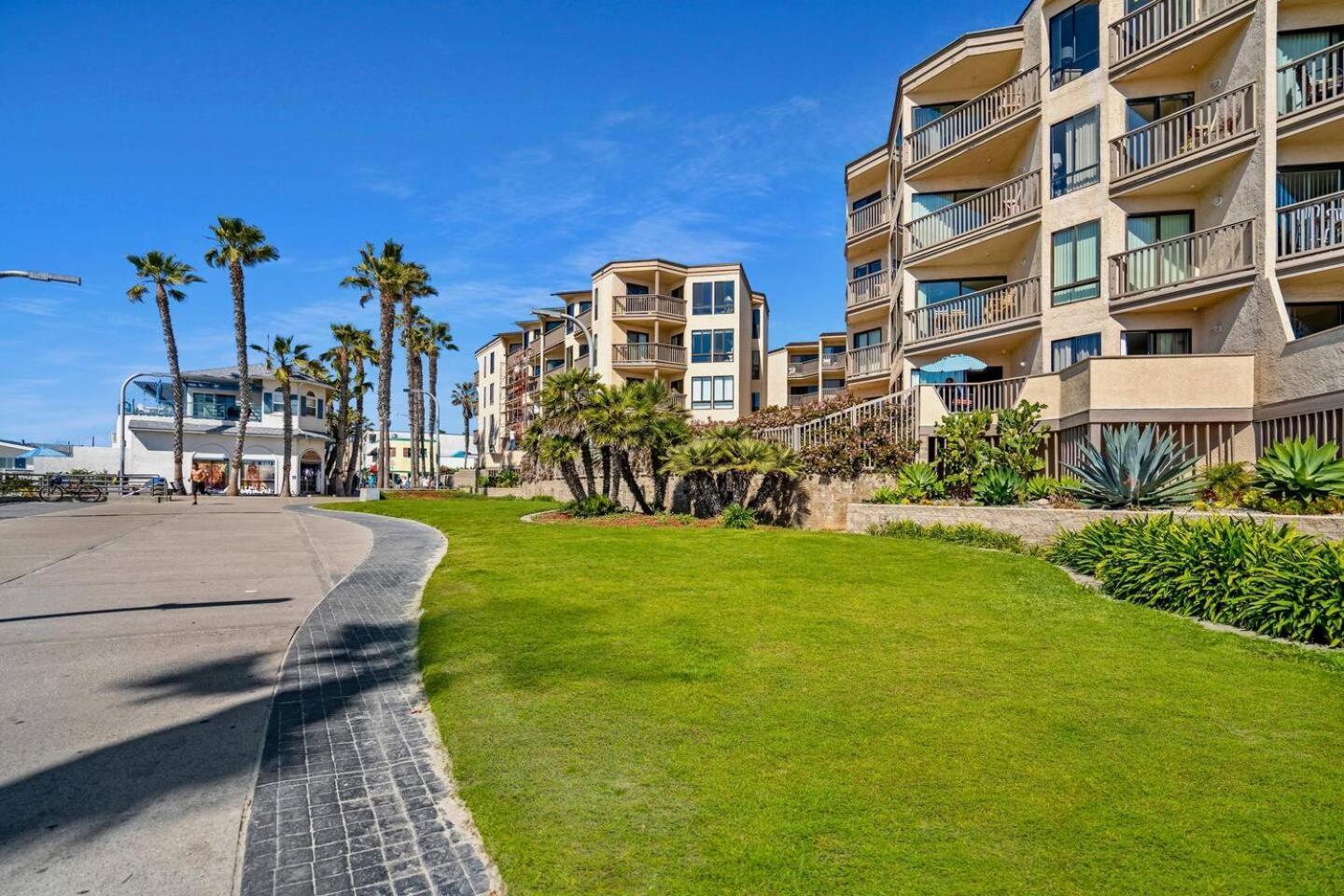 Front Paradise - Entire Condo- Crystal Pier *