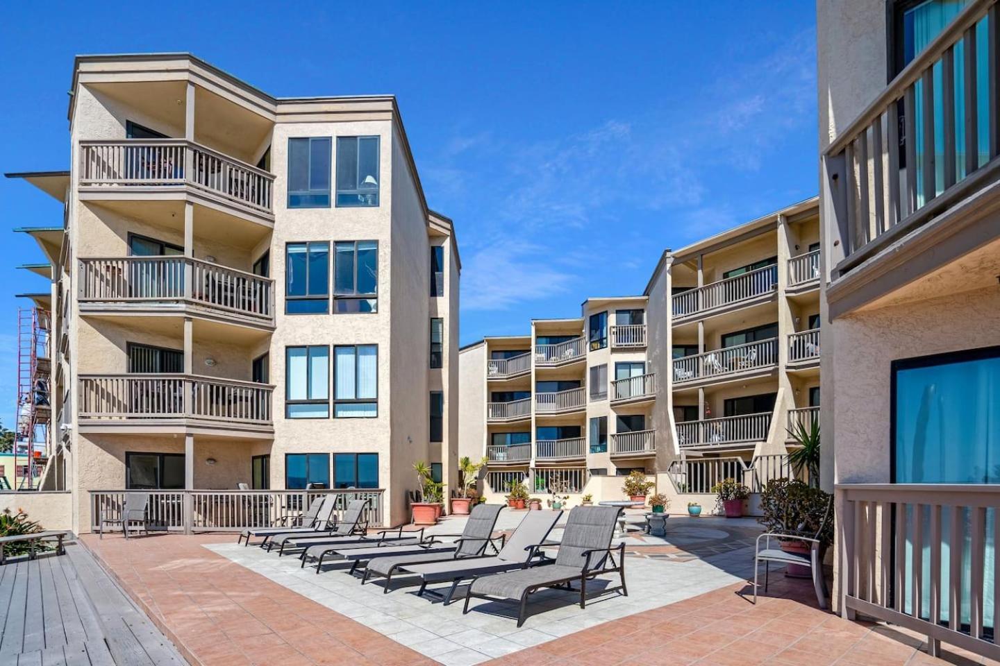 Front Paradise - Entire Condo- Crystal Pier