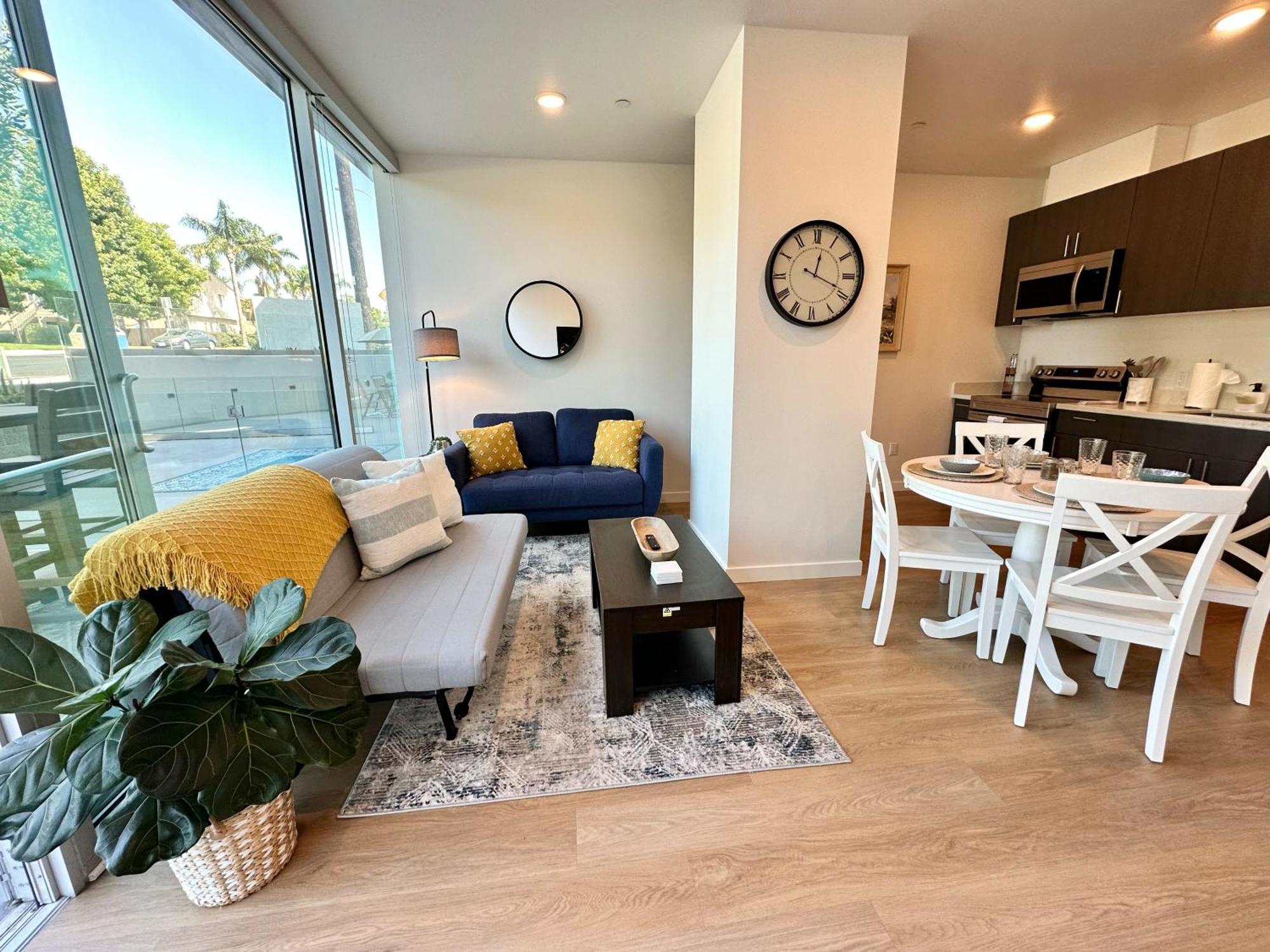 Nimitz Crossing Luxury Residences Apartment *