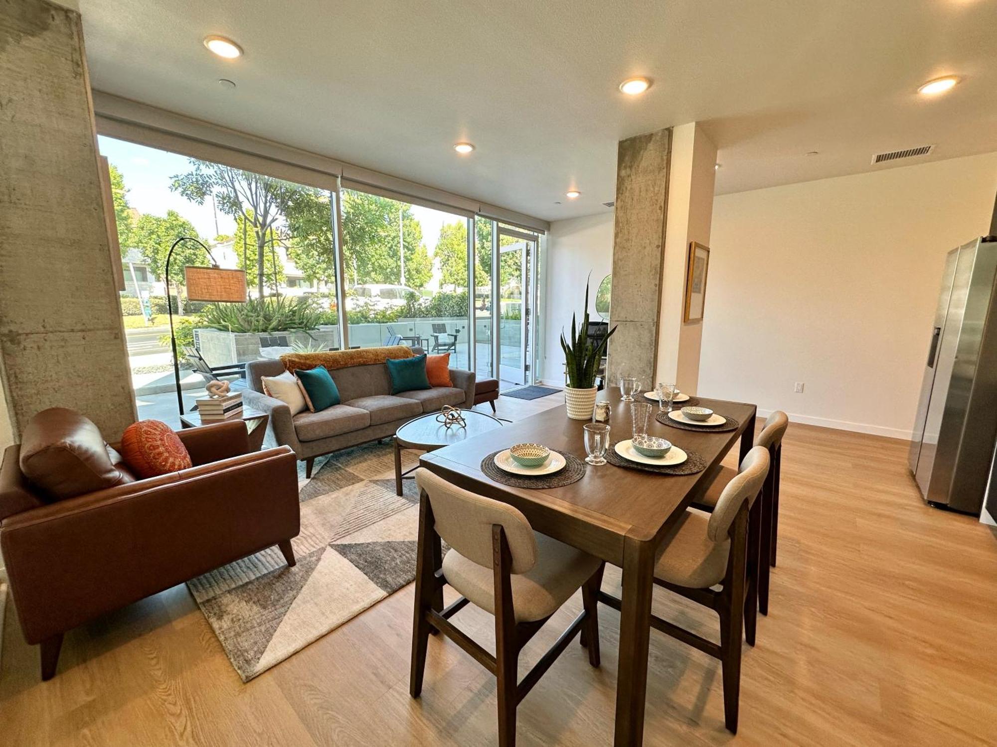 Nimitz Crossing Luxury Residences Apartment *