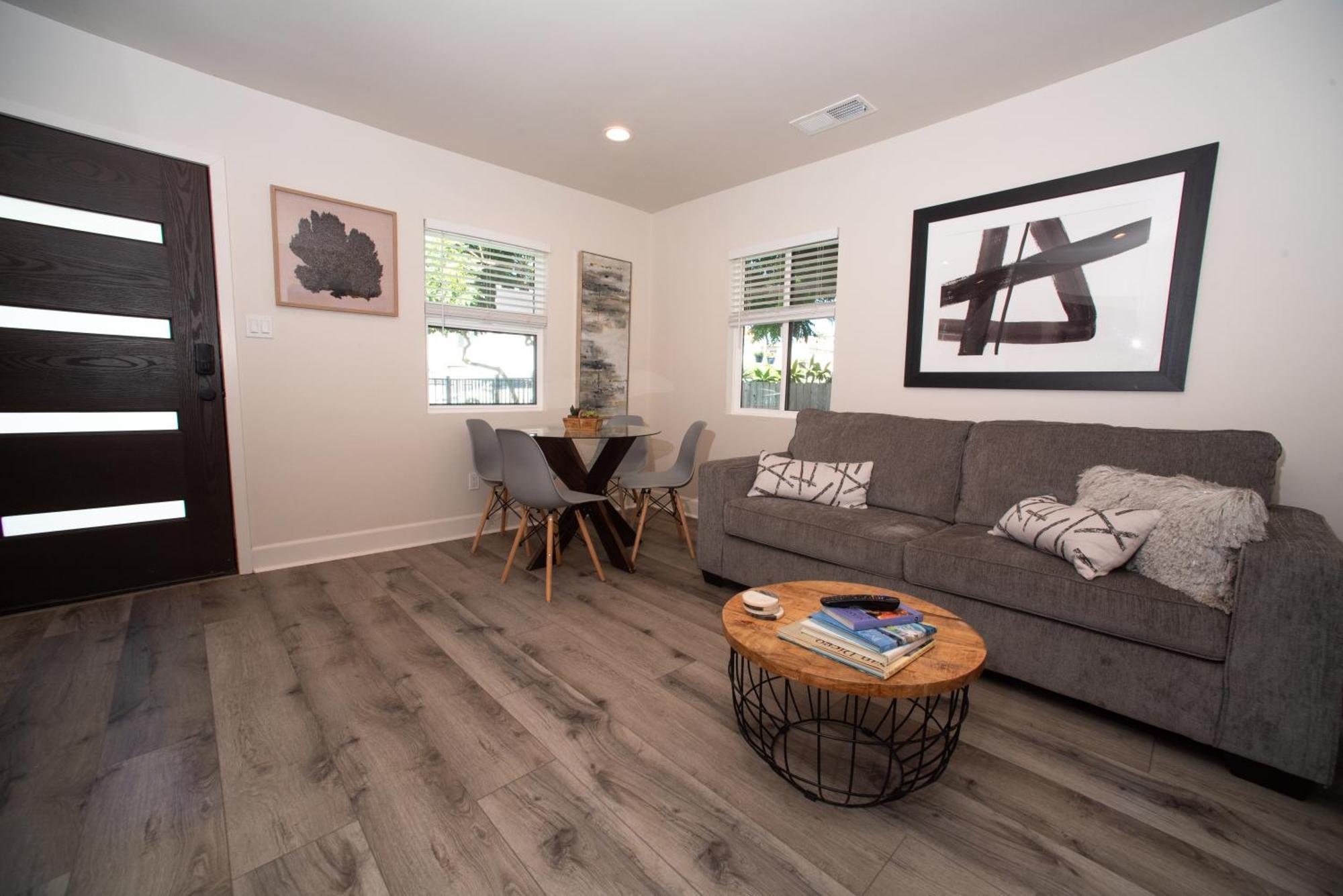 Apartment 5bd Family, Event Friendly 4plex Steps2beach