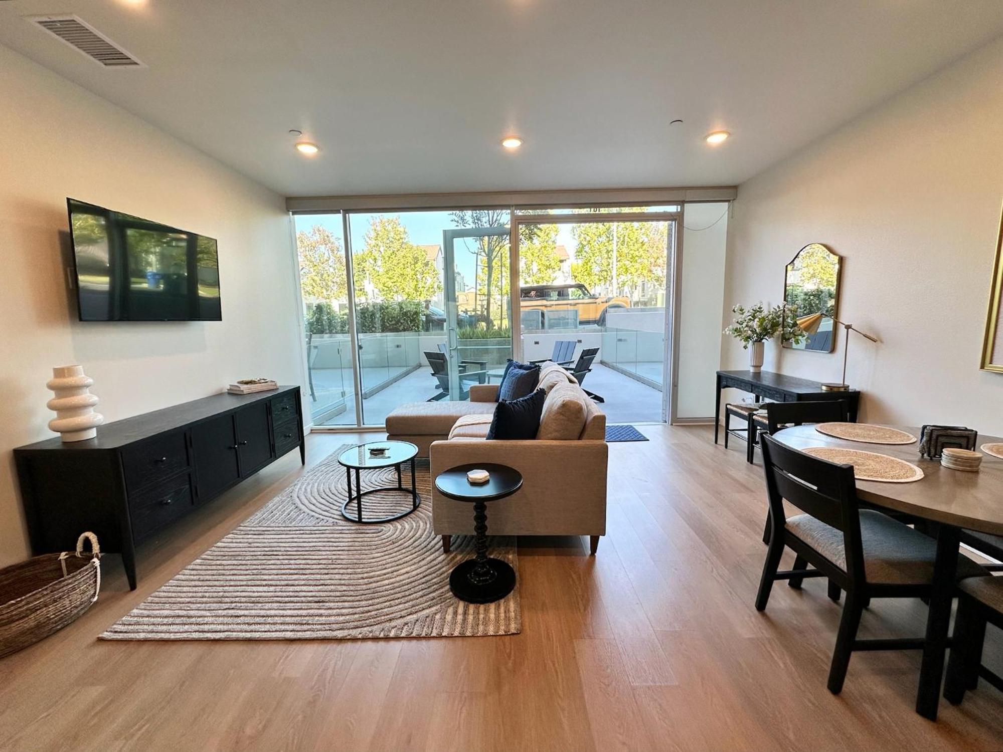 Nimitz Crossing Luxury Residences Apartment