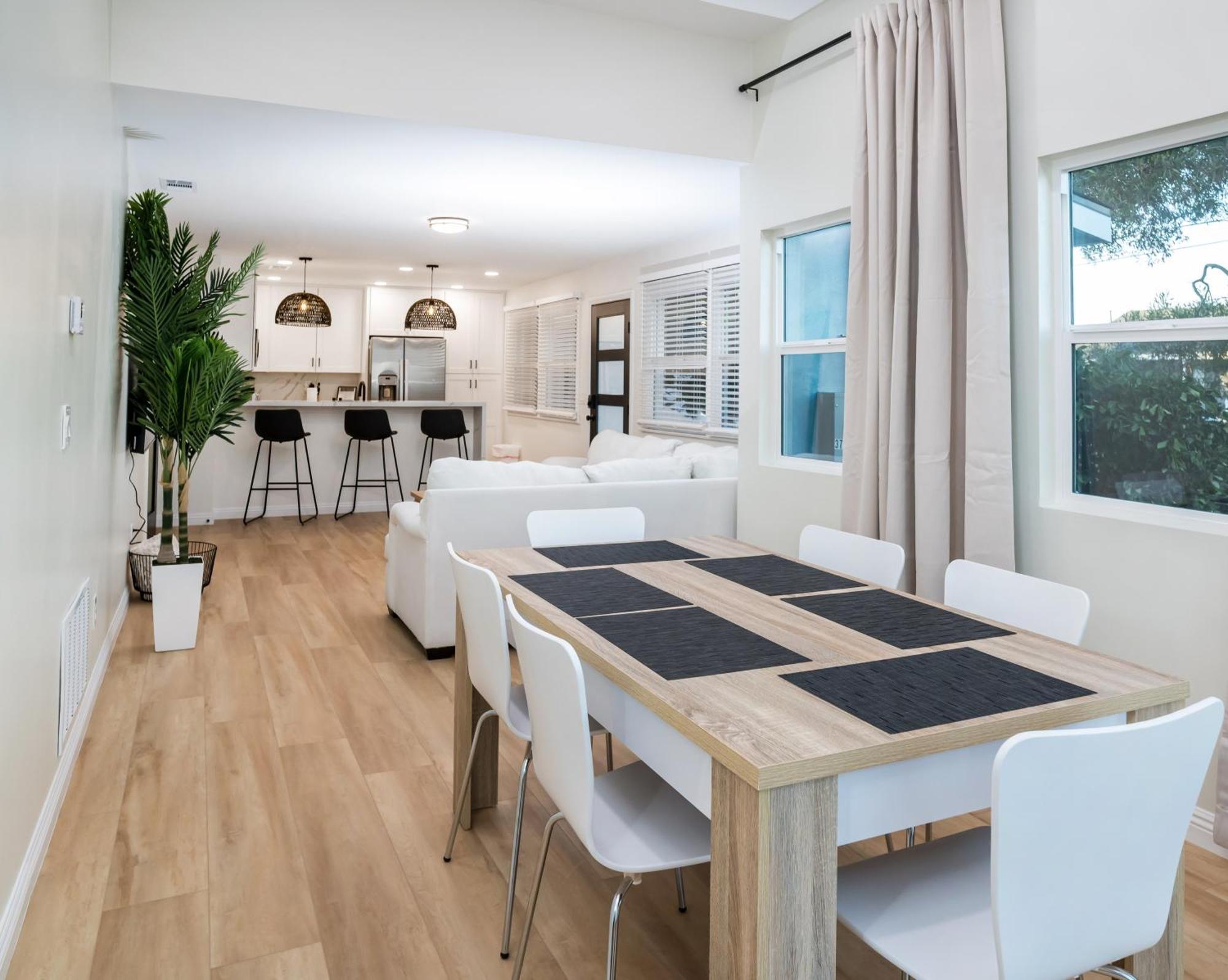 Lux Coastal Getaway, Brand New, Location