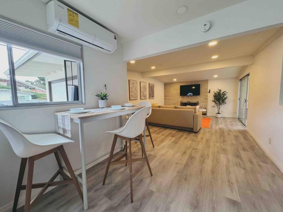 Sunny Retreat Huge Single Level With Large Yard