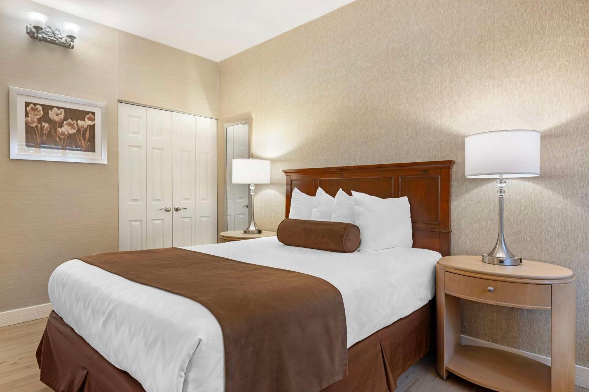 Western Cabrillo Garden Hotel
