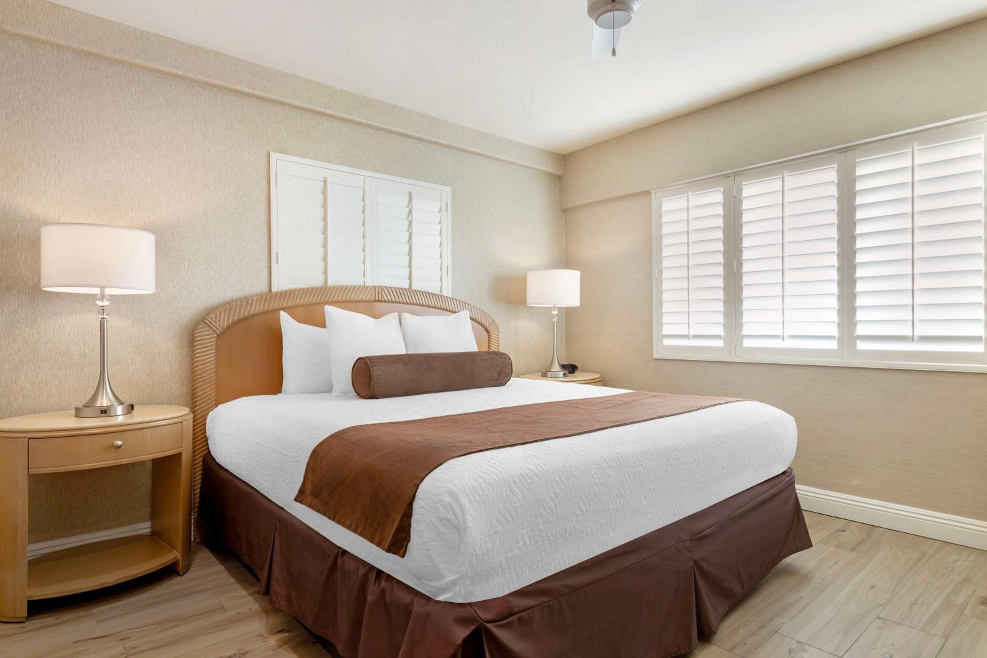 Hotel Western Cabrillo Garden