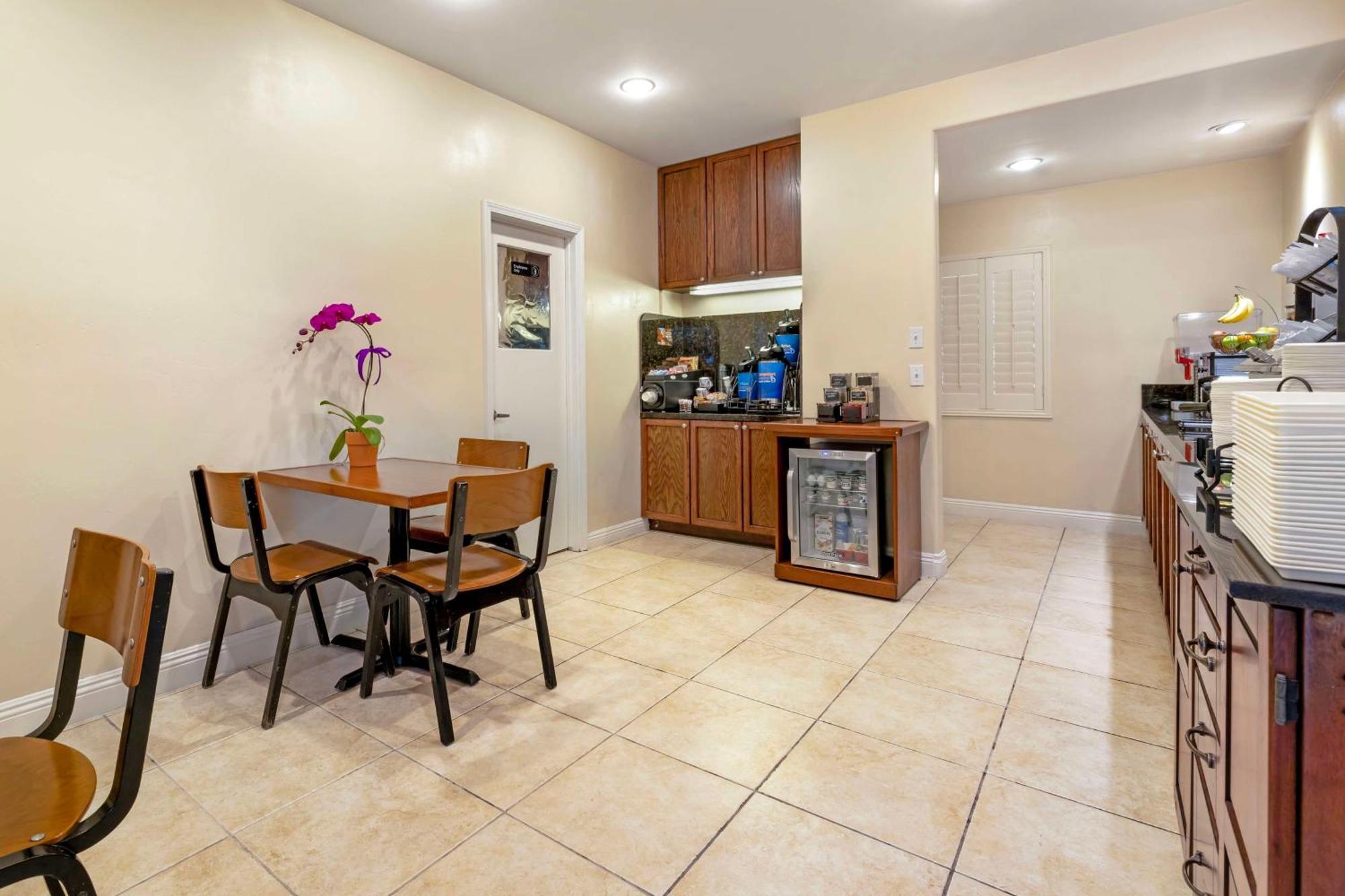Western Cabrillo Garden 3*