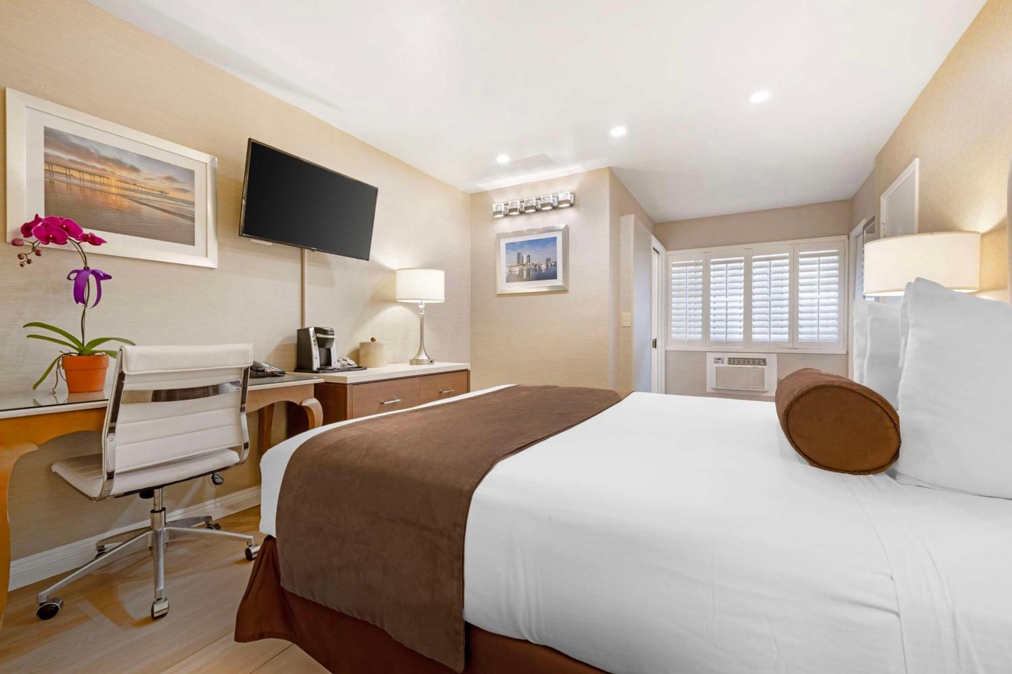 Western Cabrillo Garden Hotel 3*