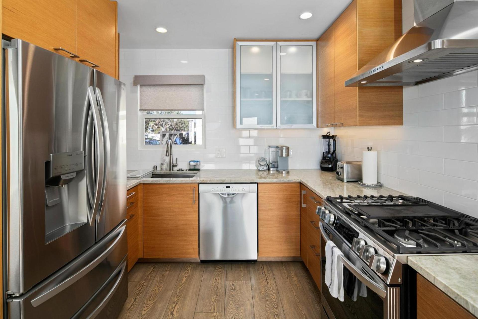 Newly Renovated 3br Modern In Heart Of Ocean Apartment