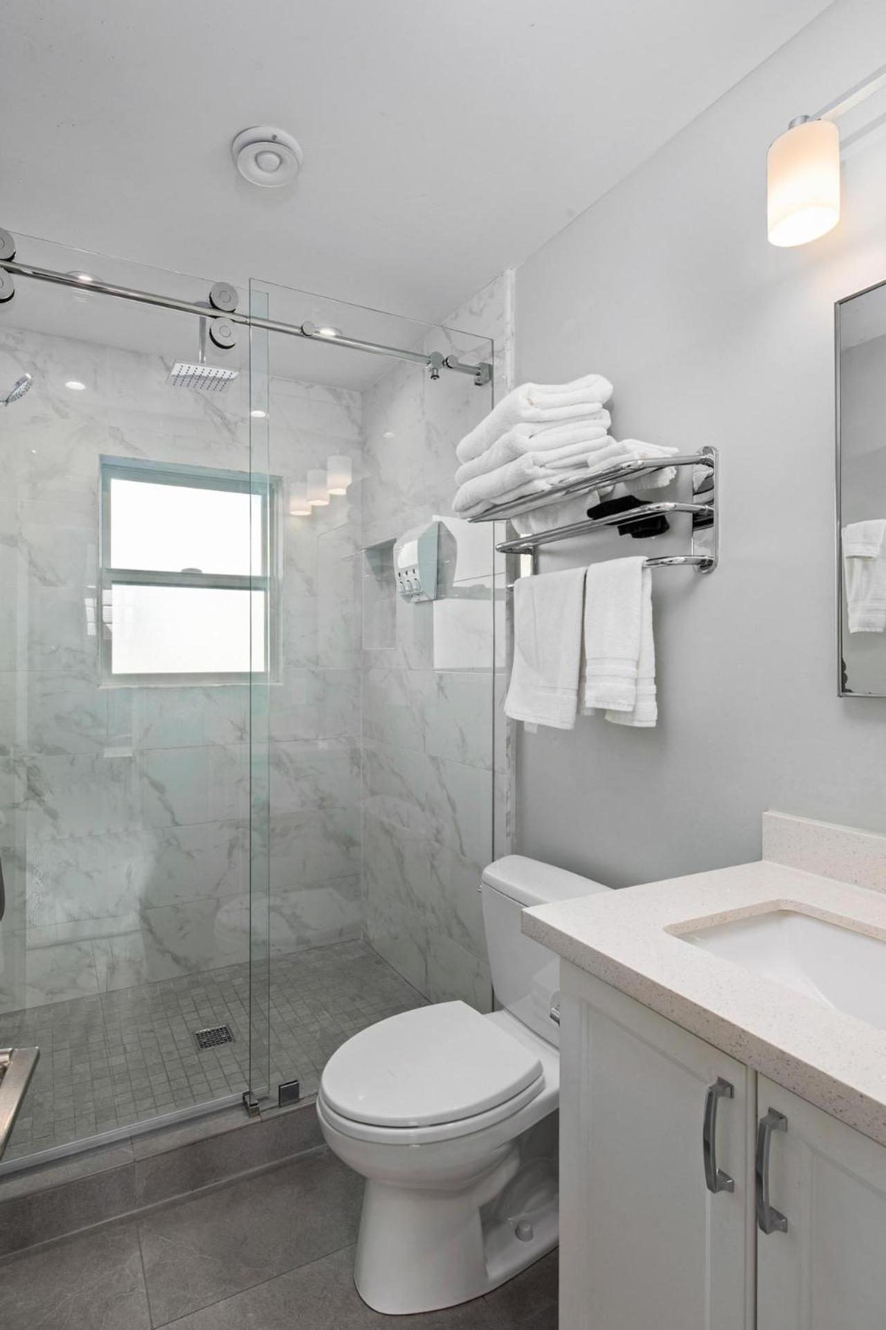 Newly Renovated 3br Modern In Heart Of Ocean Apartment