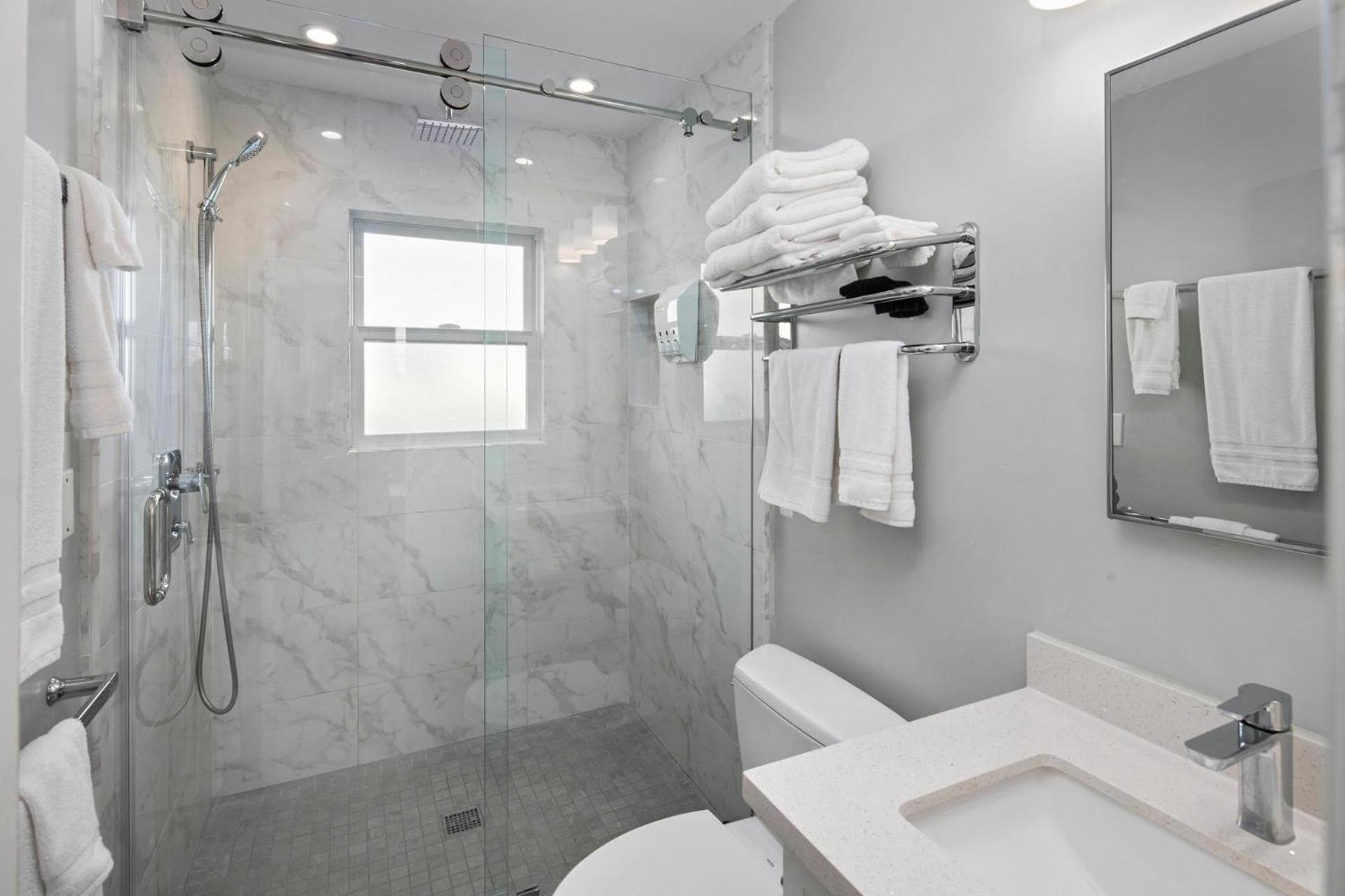 Newly Renovated 3br Modern In Heart Of Ocean Apartment San Diego