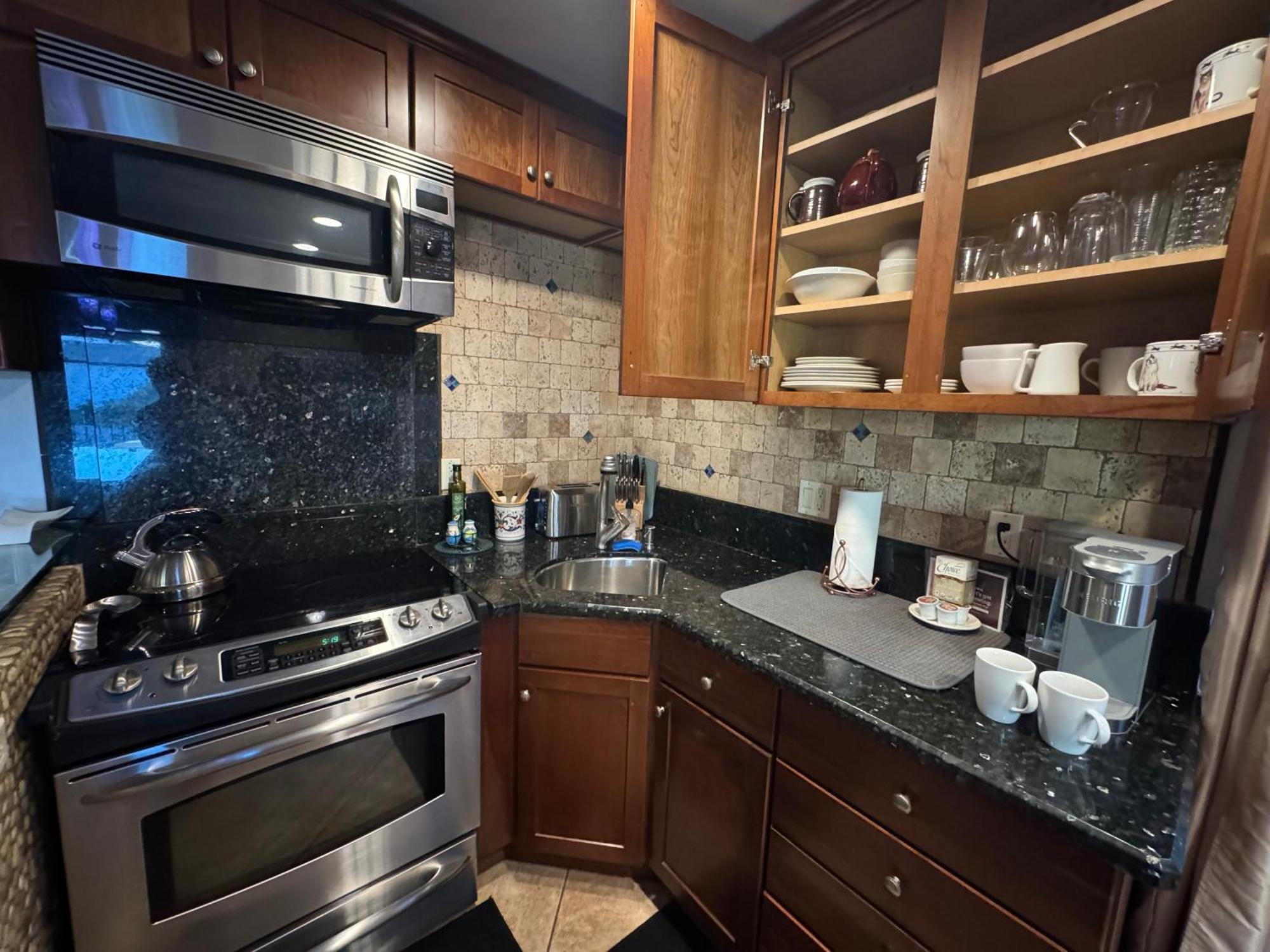 In Coastal Del Mar, California Apartment *