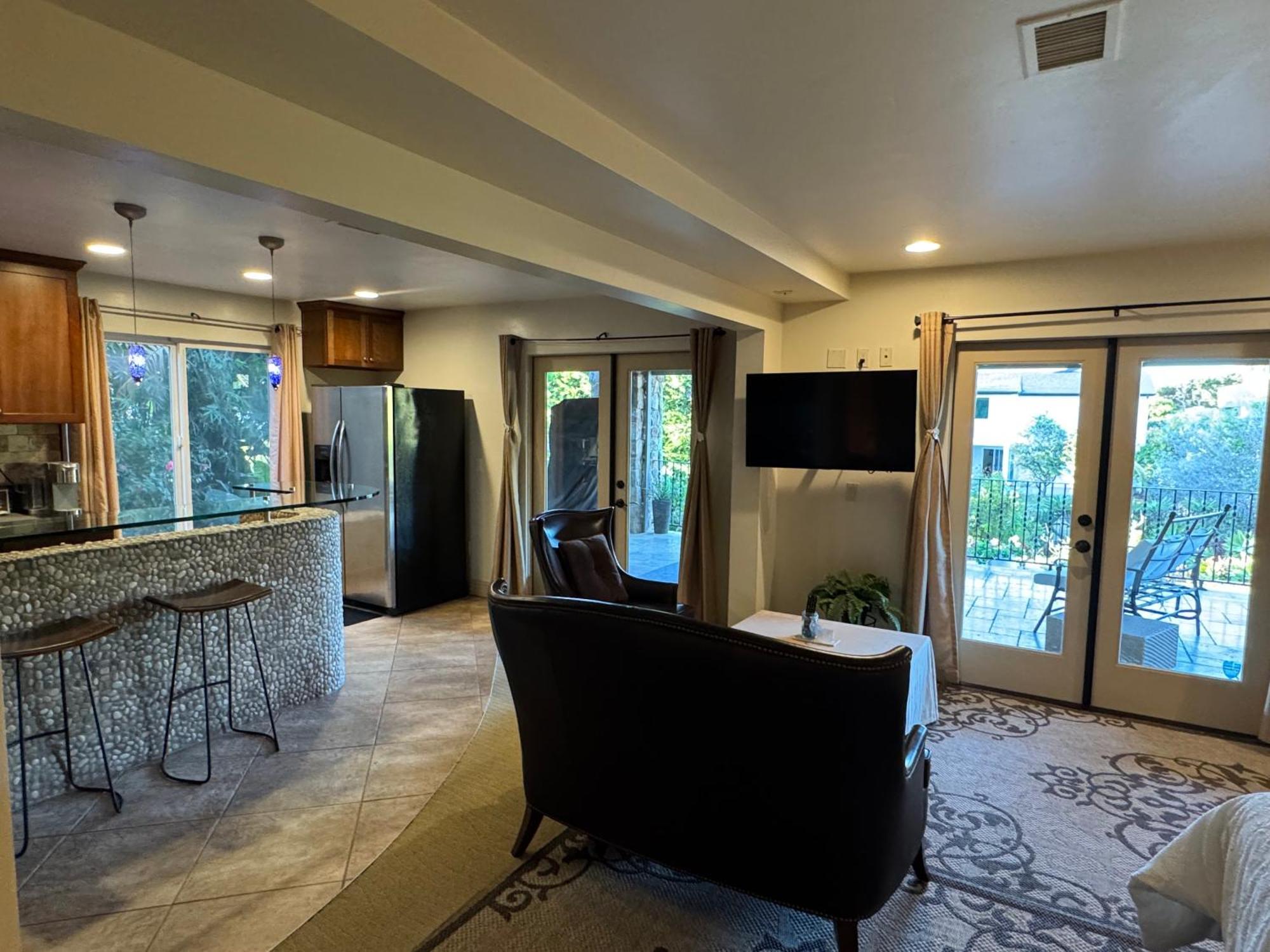 Apartment In Coastal Del Mar, California