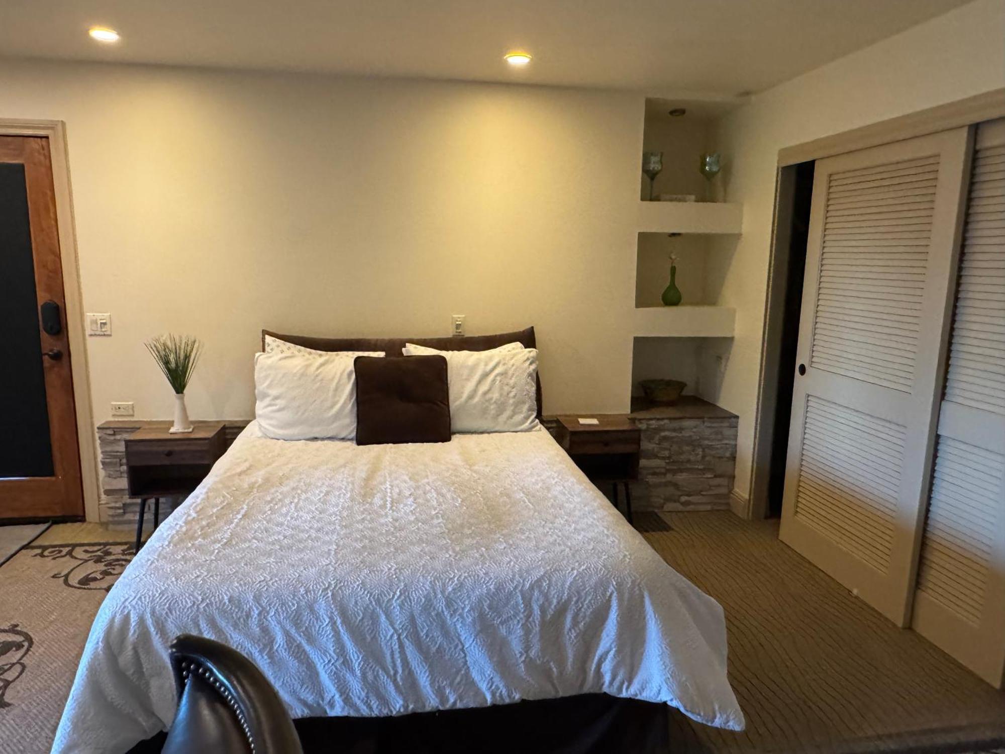 Apartment In Coastal Del Mar, California *