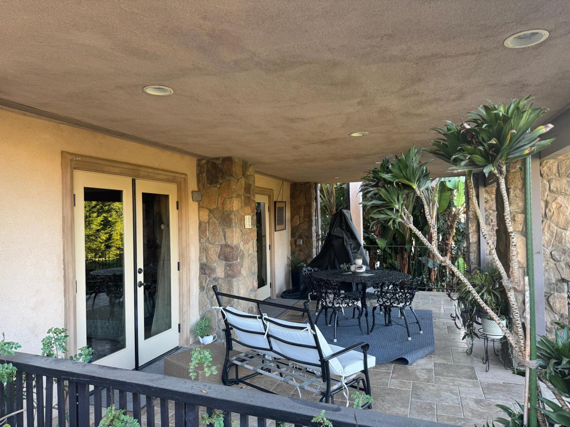 In Coastal Del Mar, California Apartment