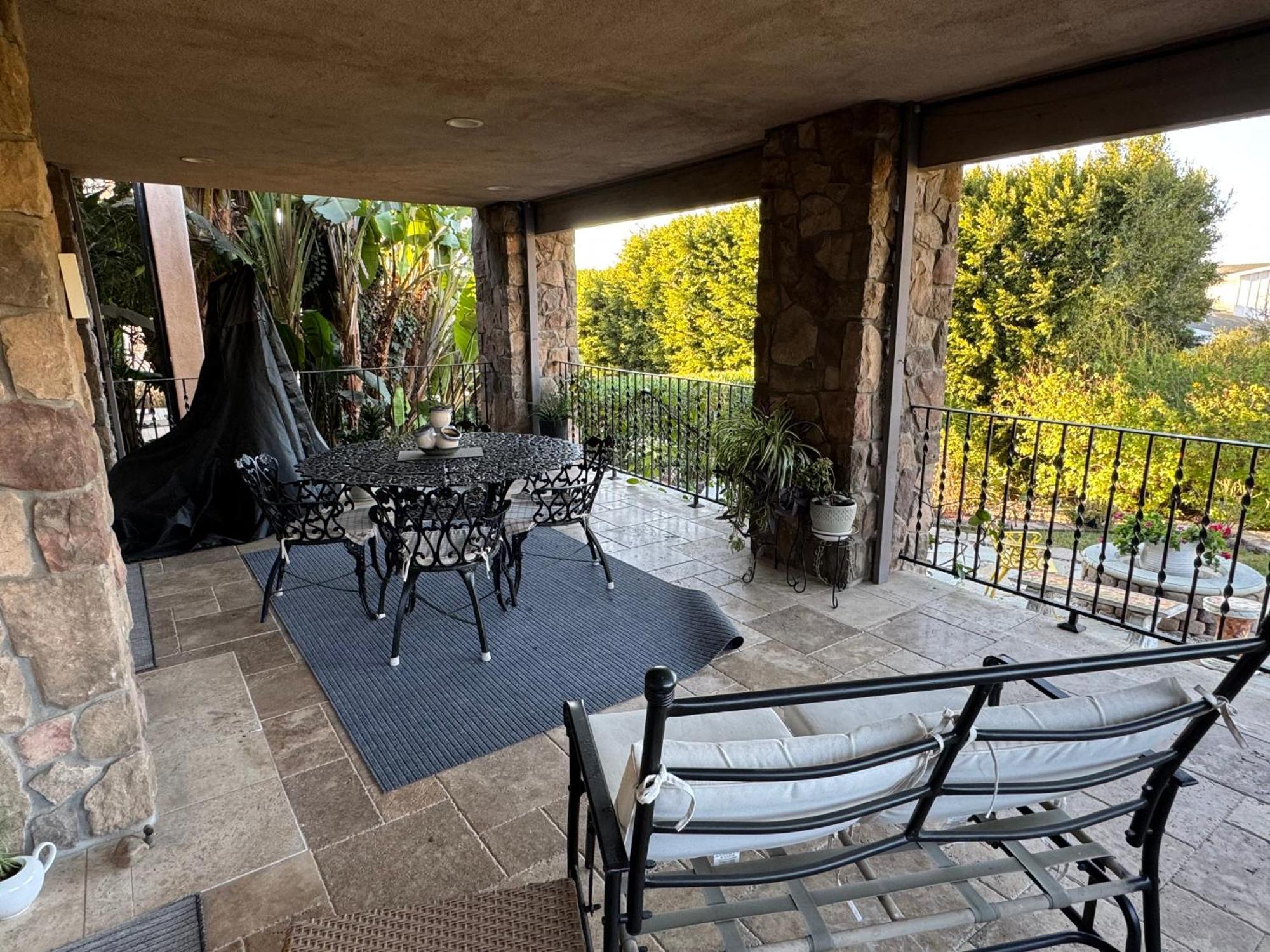 Apartment In Coastal Del Mar, California